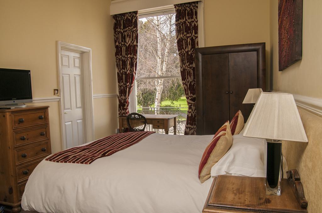 Clarence Court Hotel Cheltenham Extérieur photo