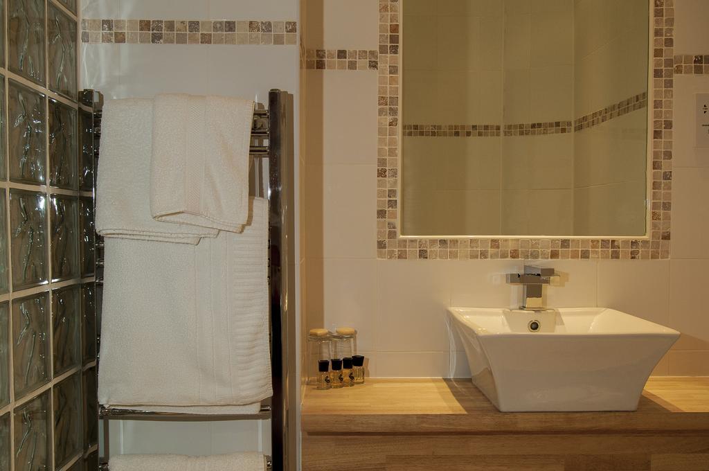 Clarence Court Hotel Cheltenham Extérieur photo