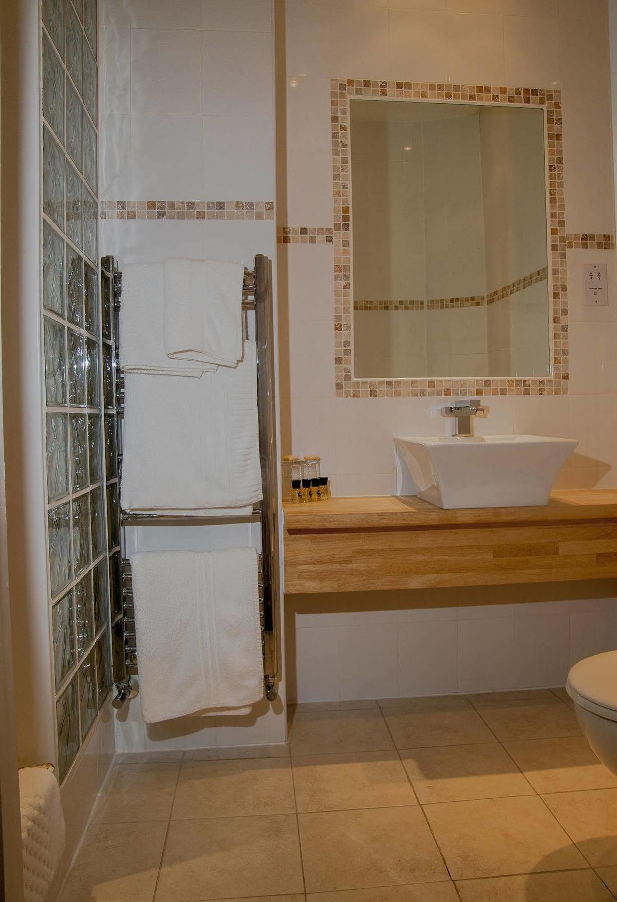 Clarence Court Hotel Cheltenham Extérieur photo