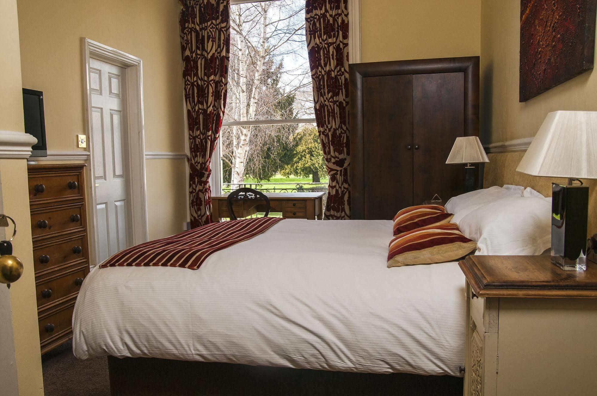 Clarence Court Hotel Cheltenham Extérieur photo