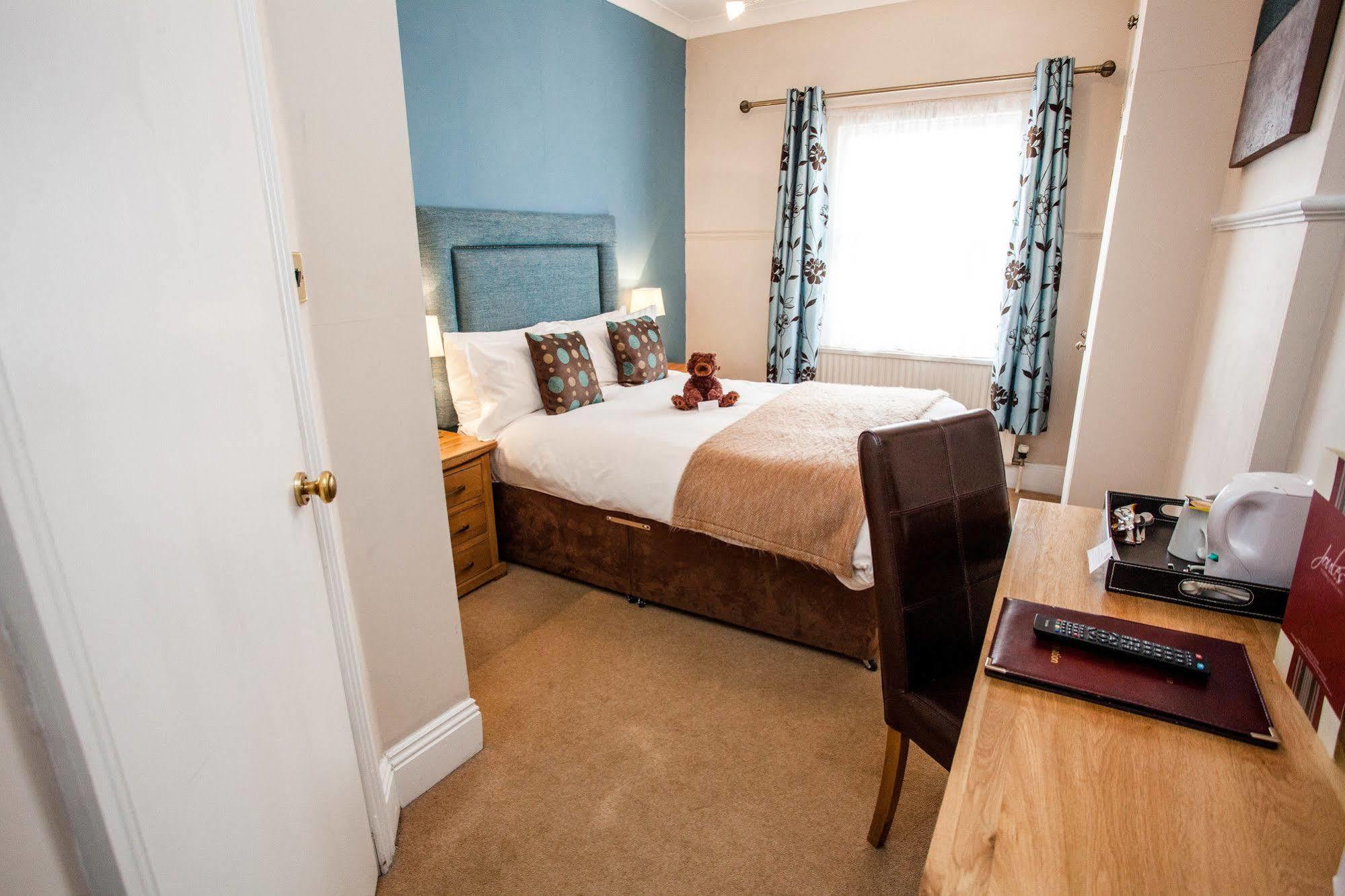 Clarence Court Hotel Cheltenham Extérieur photo