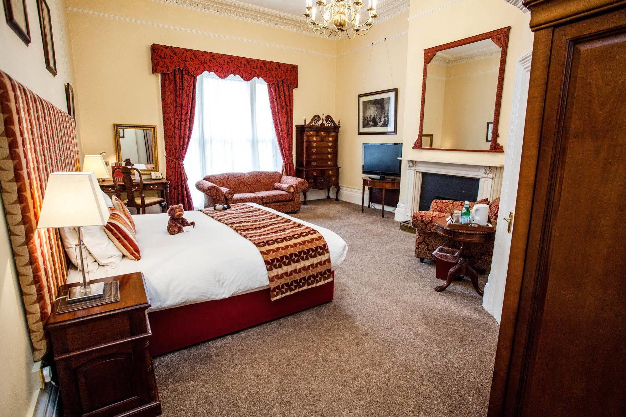 Clarence Court Hotel Cheltenham Extérieur photo